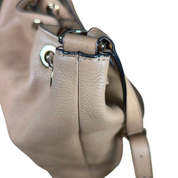 Michael Kors Jules Large Drawstring Bucket Bag in Tan Caramel Pebbled Leather - Picture 5 of 12